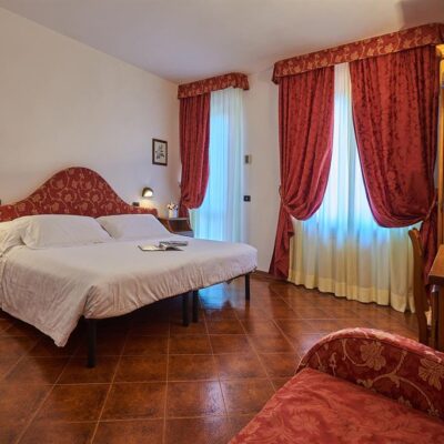 Tuscan hotel for landscape workshop in Tuscany