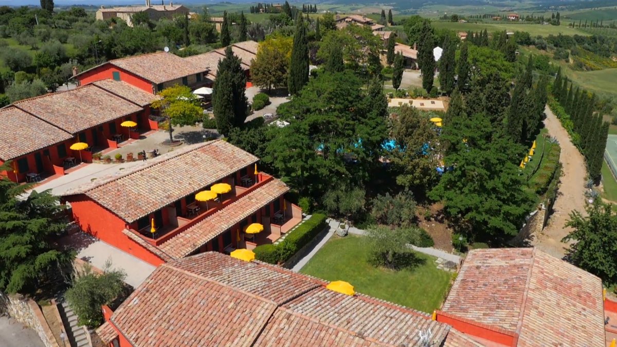 Tuscan hotel for landscape workshop in Tuscany